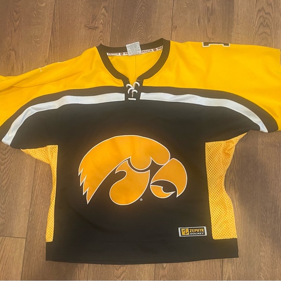 Iowa Hawkeyes Zephyr NCAA Hockey Jersey Fight Strap Mens Sz 52 - Picture 1 of 6